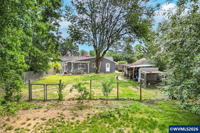 375 N 6th St, Harrisburg, OR 97446