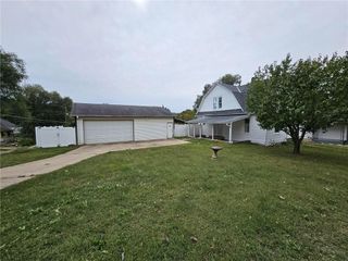 524 E Kansas Avenue, St Joseph, MO 64504