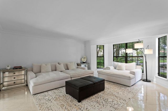 1001 BAJADA DE AVILA, Tampa, FL 33613