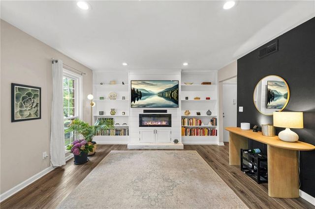 6851 Roswell Road Road F30, Sandy Springs, GA 30328