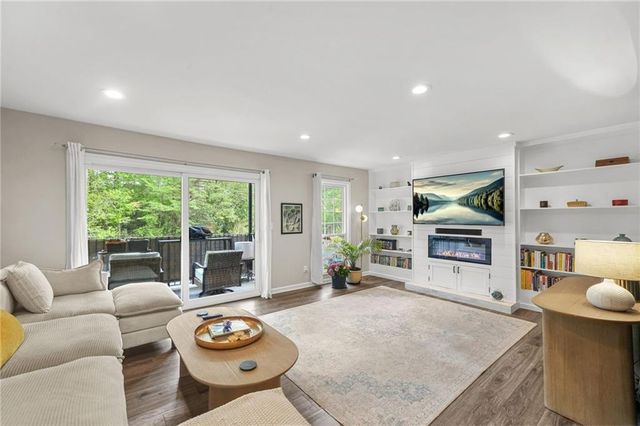 6851 Roswell Road Road F30, Sandy Springs, GA 30328