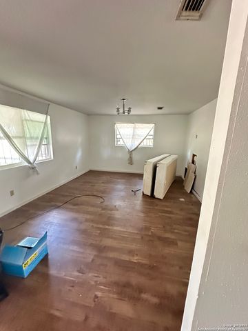 10498 Hollowell Rd,, Atascosa, TX 78002