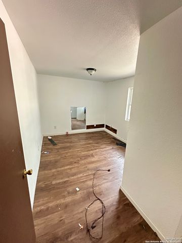 10498 Hollowell Rd,, Atascosa, TX 78002