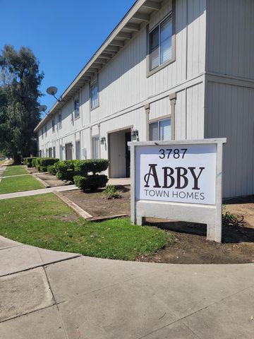 3787 N Abby Street, Fresno, CA 93726