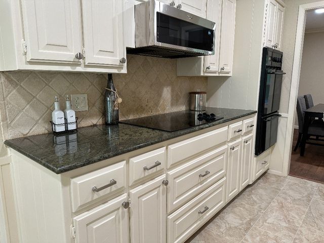 8606 Gladedale Drive, Woodway, TX 76712