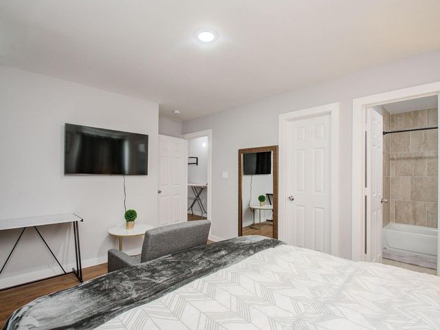 6610 Haight Street A, Houston, TX 77028