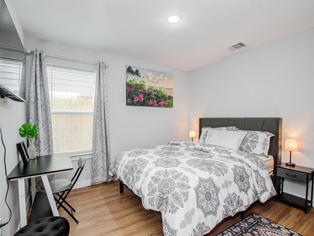 6610 Haight Street A, Houston, TX 77028