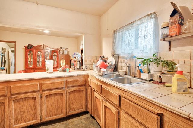 914 Clinton Street, Madera, CA 93638