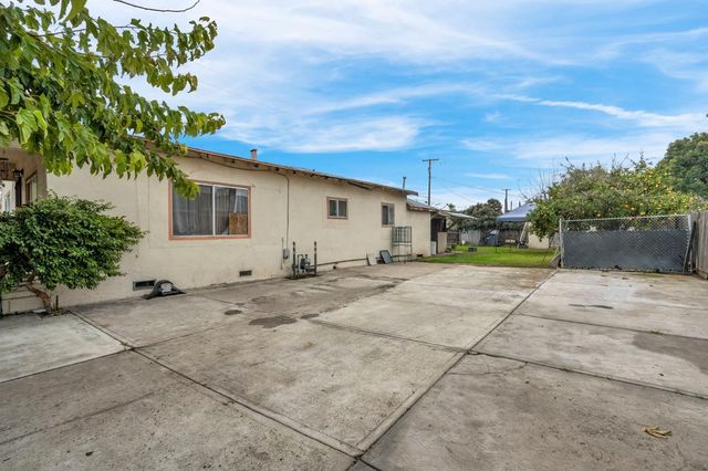 914 Clinton Street, Madera, CA 93638