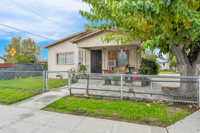 914 Clinton Street, Madera, CA 93638