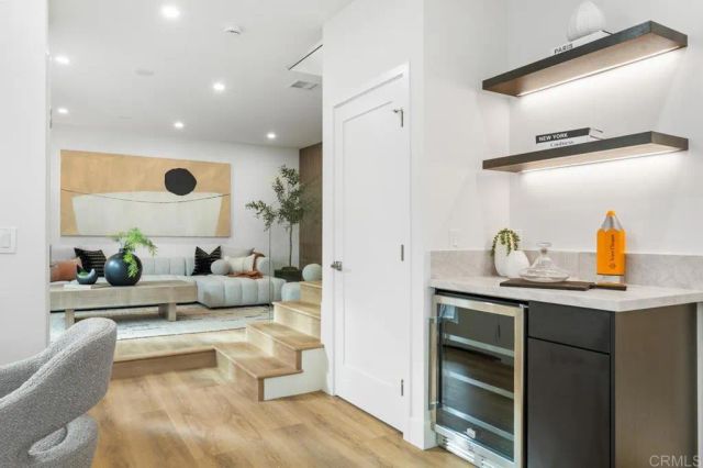 972 Sapphire Street, San Diego, CA 92109