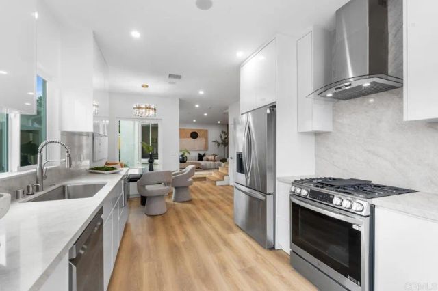 972 Sapphire Street, San Diego, CA 92109