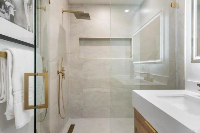 972 Sapphire Street, San Diego, CA 92109