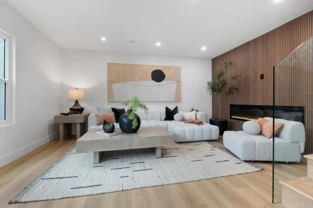972 Sapphire Street, San Diego, CA 92109