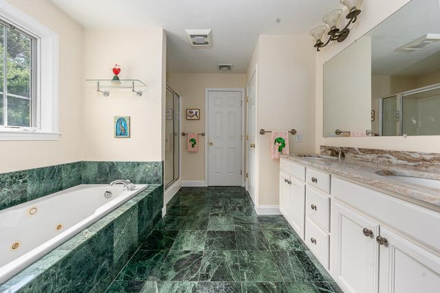7 Mizzen Lane, Bourne, MA 02532