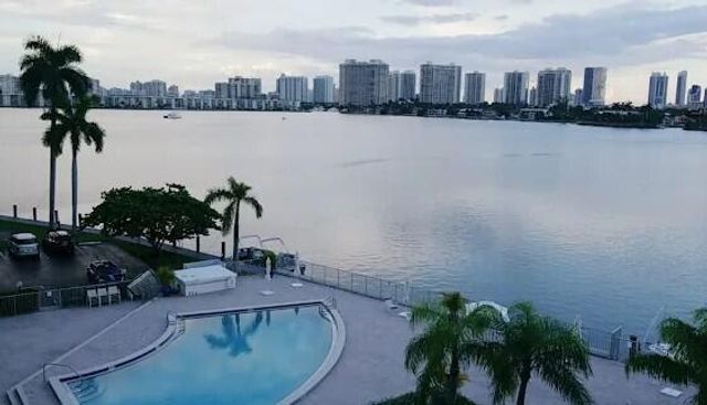 16546 NE 26TH Avenue 6J, North Miami Beach, FL 33160