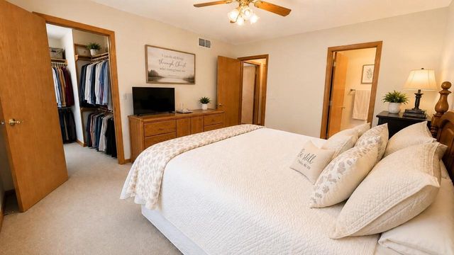 3171 MOCKINGBIRD WAY, Oshkosh, WI 54904
