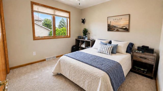 3171 MOCKINGBIRD WAY, Oshkosh, WI 54904