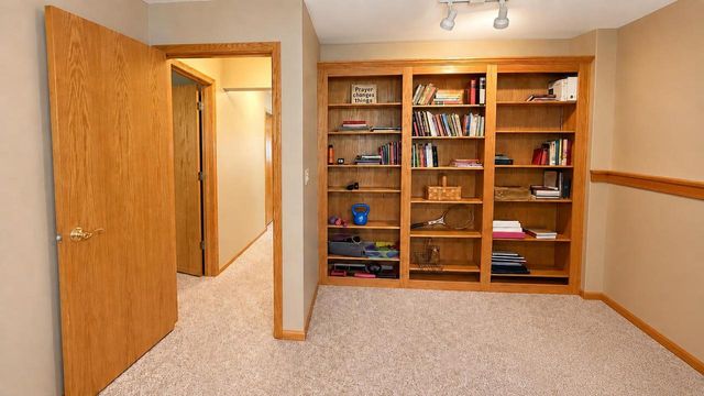 3171 MOCKINGBIRD WAY, Oshkosh, WI 54904