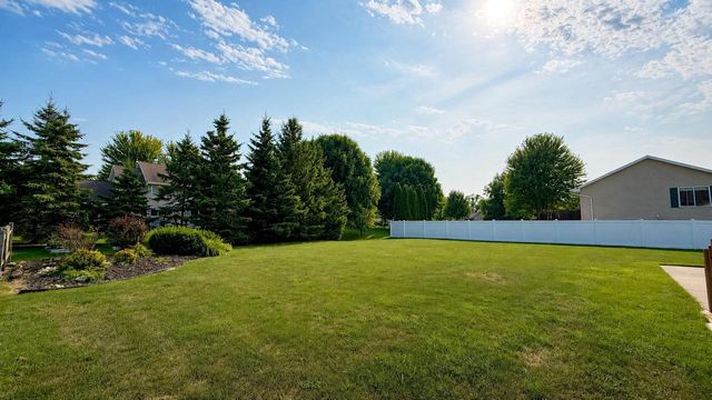 3171 MOCKINGBIRD WAY, Oshkosh, WI 54904