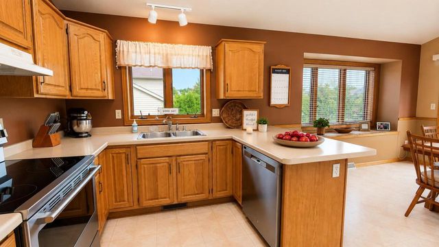 3171 MOCKINGBIRD WAY, Oshkosh, WI 54904