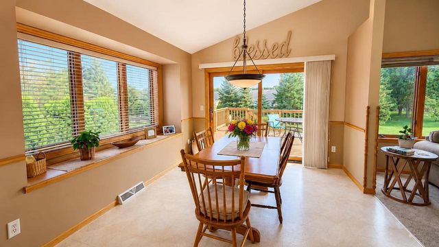 3171 MOCKINGBIRD WAY, Oshkosh, WI 54904