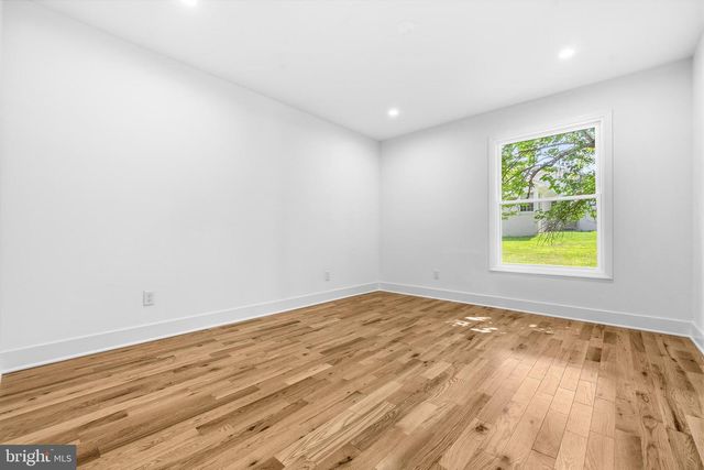 9828 WATTS BRANCH DR, Rockville, MD 20850