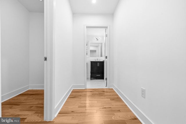 9828 WATTS BRANCH DR, Rockville, MD 20850