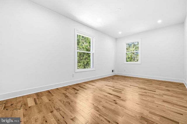 9828 WATTS BRANCH DR, Rockville, MD 20850