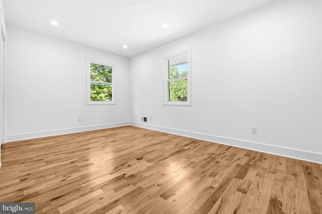 9828 WATTS BRANCH DR, Rockville, MD 20850