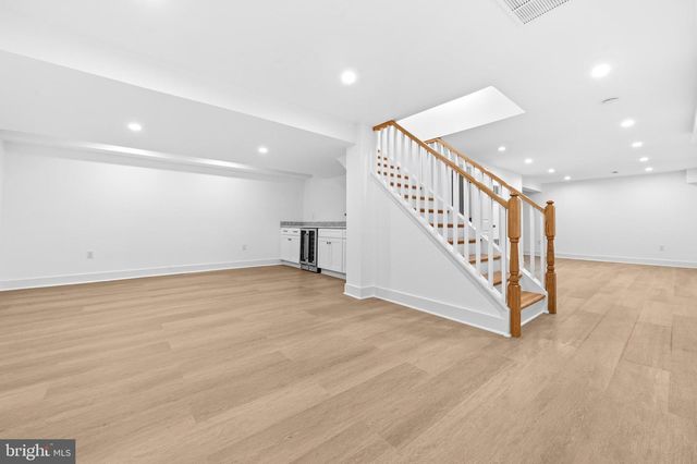 9828 WATTS BRANCH DR, Rockville, MD 20850