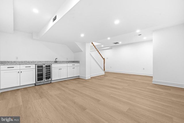 9828 WATTS BRANCH DR, Rockville, MD 20850