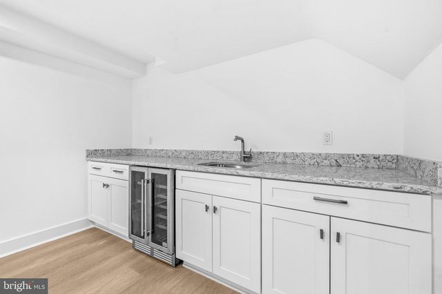 9828 WATTS BRANCH DR, Rockville, MD 20850