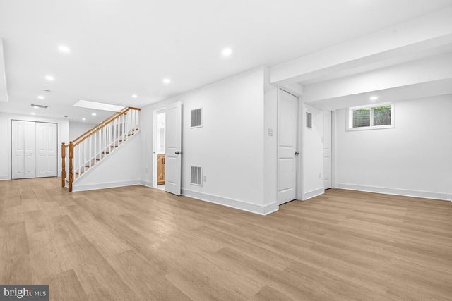 9828 WATTS BRANCH DR, Rockville, MD 20850