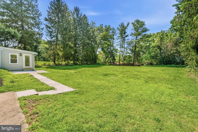 9828 WATTS BRANCH DR, Rockville, MD 20850