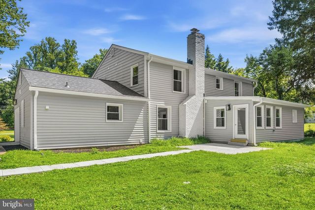 9828 WATTS BRANCH DR, Rockville, MD 20850