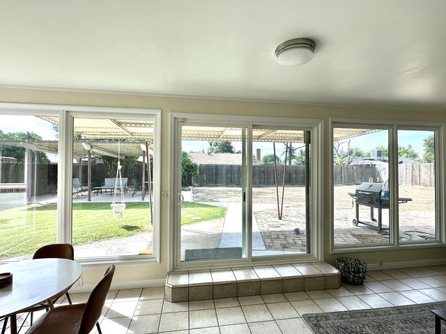 1127 W Walnut Avenue, Visalia, CA 93277