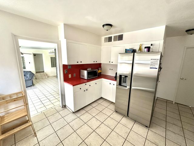 1127 W Walnut Avenue, Visalia, CA 93277