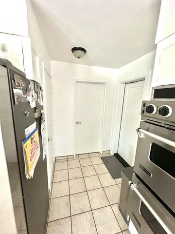 1127 W Walnut Avenue, Visalia, CA 93277