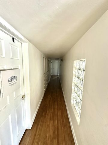 1127 W Walnut Avenue, Visalia, CA 93277