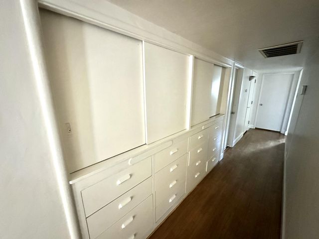 1127 W Walnut Avenue, Visalia, CA 93277