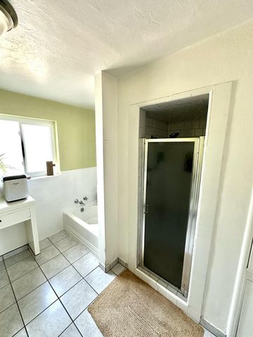 1127 W Walnut Avenue, Visalia, CA 93277