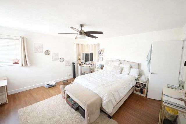 1127 W Walnut Avenue, Visalia, CA 93277