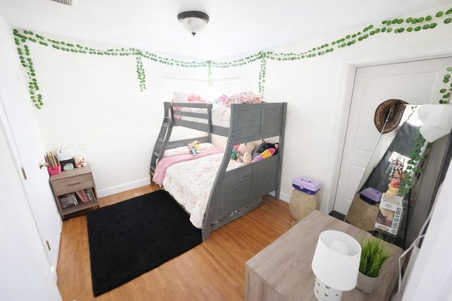 1127 W Walnut Avenue, Visalia, CA 93277