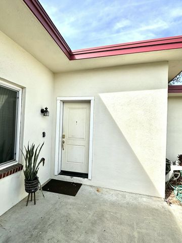 1127 W Walnut Avenue, Visalia, CA 93277