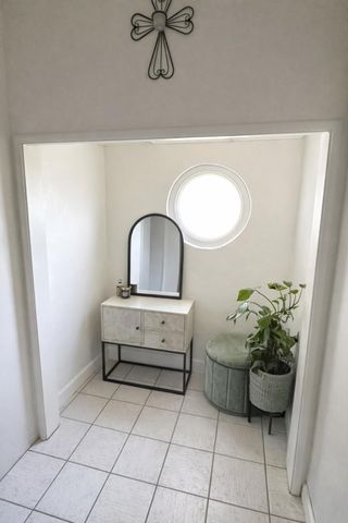 1127 W Walnut Avenue, Visalia, CA 93277