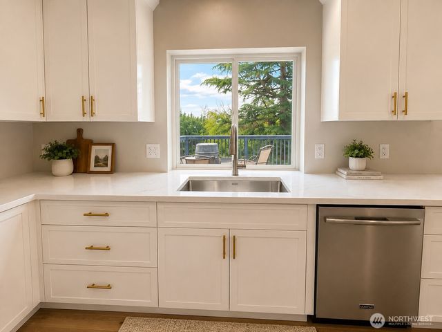939 James Way, Camano Island, WA 98282