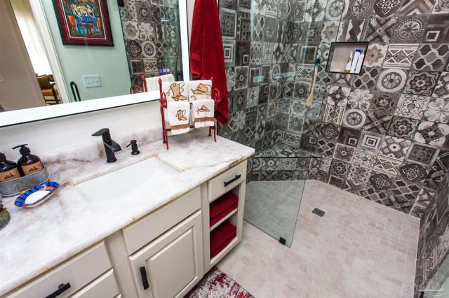 8725 Rush Ln, Pensacola, FL 32526