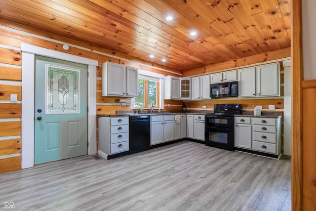 6005 Hoover Road, Nashville, IN 47448