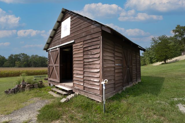 6005 Hoover Road, Nashville, IN 47448